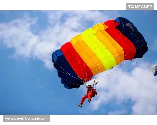 跳伞运动员赛前叠伞如生命寄托，失误影响成绩